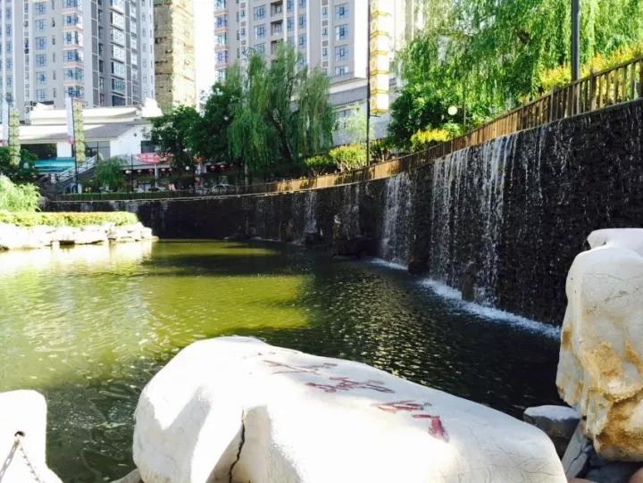 小镇实景.jpg